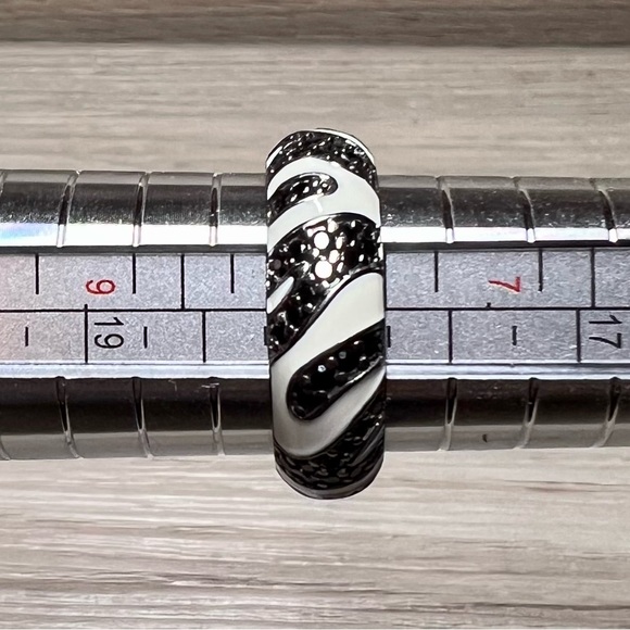 Designer Hidalgo Sterling Silver White Enamel & Black Cubic Zirconia Band Ring - Picture 7 of 8